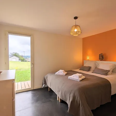 Renove Avec Terrasse, Randonnees Et Activites Culturelles En Haute-loire - Fr-1-582-470 Tatil Evi Le Mas-de-Tence